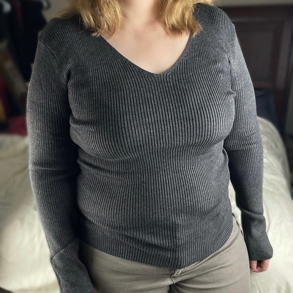 3/$30 ✨NEW✨ Plus Gray Ribbed Sweater Top - Under 80 characters - Picture 1 of 2